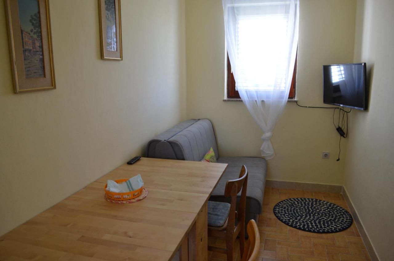 Apartments Aneva Baška Екстериор снимка